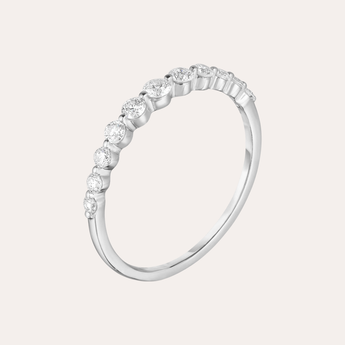 Graduated Single Prong Diamond Ring